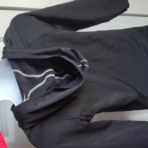 Nike Athletic Top With Hood and Quarter Length Sleeves in Size Small EUC - Picture 2 of 14